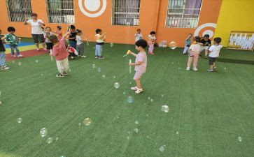幼儿园小班《吹泡泡》教案8篇