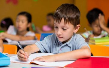 幼儿园中班语言讲故事教案7篇